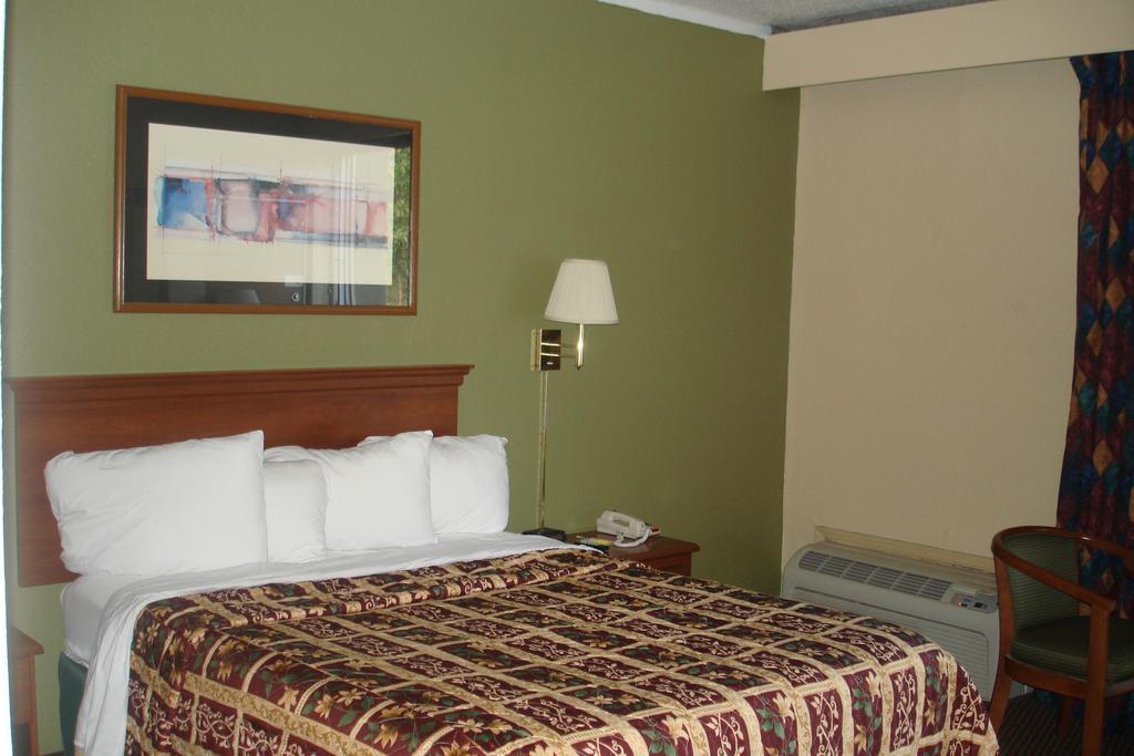 Quality Inn Gastonia Exteriör bild